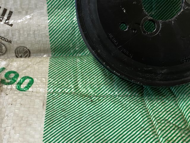 bontott AUDI A6 C6 Vízpumpa Szíjtárcsa