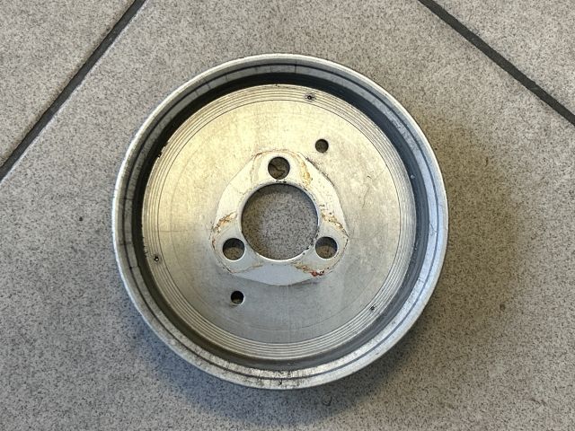 bontott AUDI A6 C6 Vízpumpa Szíjtárcsa