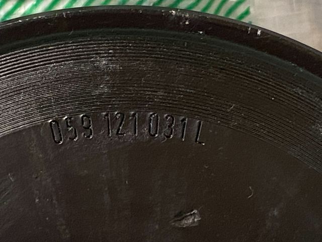 bontott AUDI A6 C6 Vízpumpa Szíjtárcsa