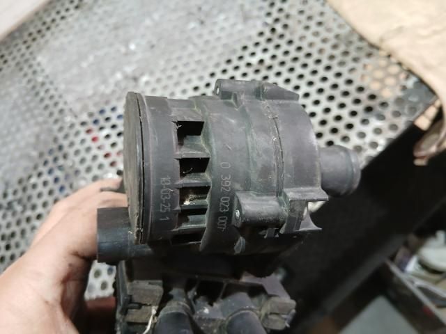 bontott AUDI A6 C6 Vízpumpa