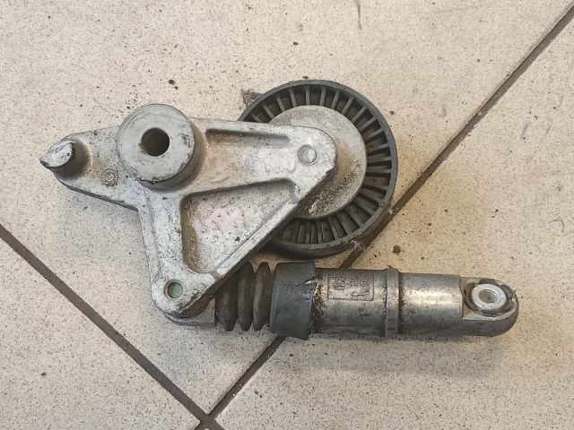 bontott AUDI A6 C6 Szíjfeszítő Görgő