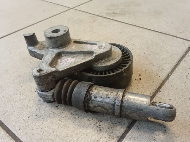 bontott AUDI A6 C6 Szíjfeszítő Görgő