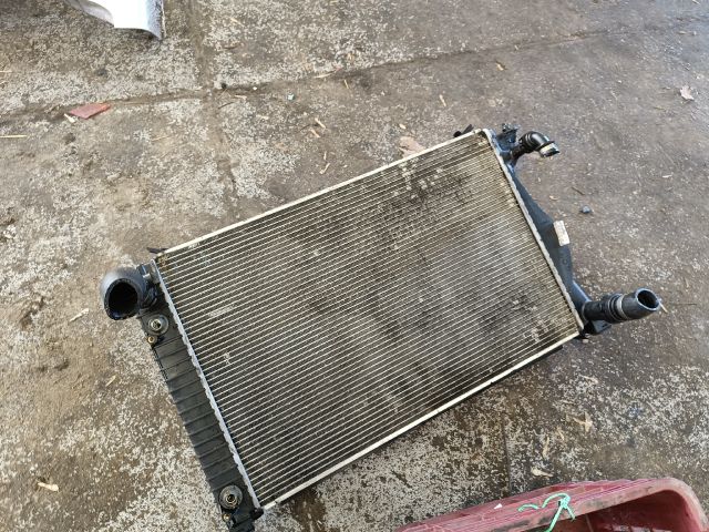 bontott AUDI A6 C6 Vízhűtő Radiátor (Klímás)