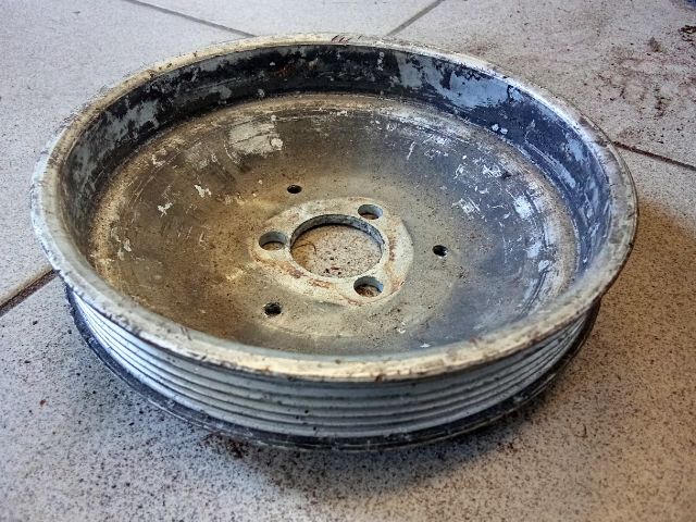 bontott AUDI A6 C6 Vízpumpa Szíjtárcsa