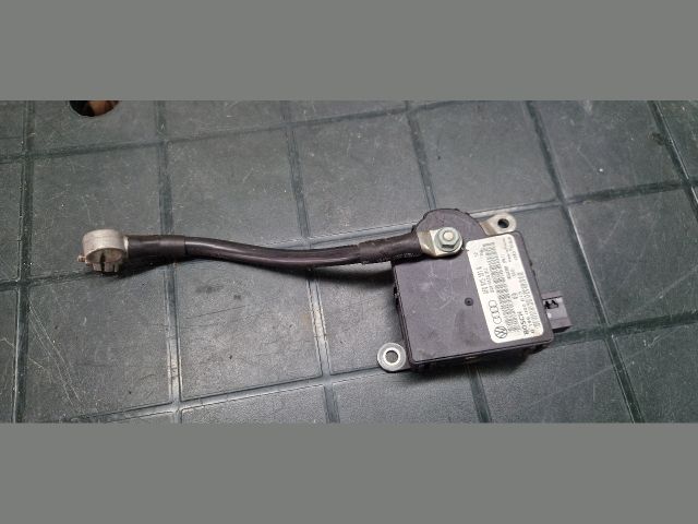 bontott AUDI A6 C6 Akkumulátor Vezérlő Panel