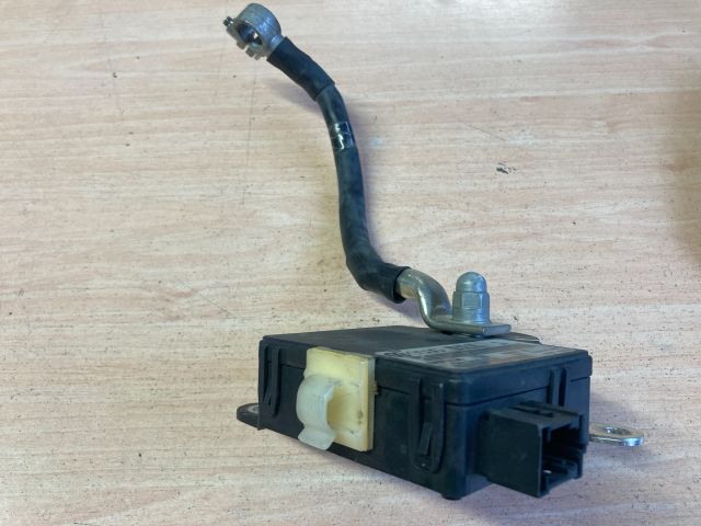 bontott AUDI A6 C6 Akkumulátor Vezérlő Panel