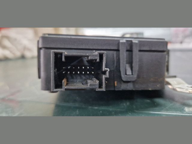 bontott AUDI A6 C6 Akkumulátor Vezérlő Panel