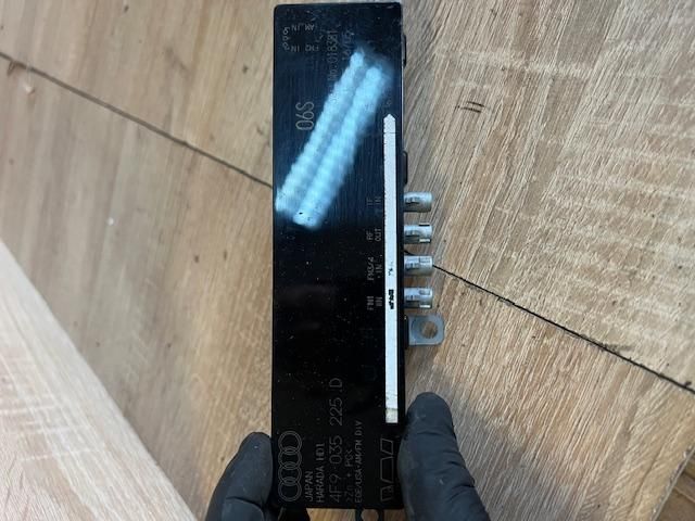 bontott AUDI A6 C6 Antenna Erősítő