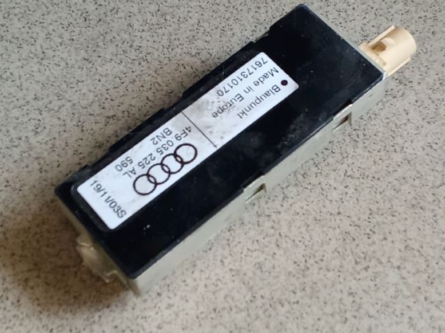 bontott AUDI A6 C6 Antenna Erősítő