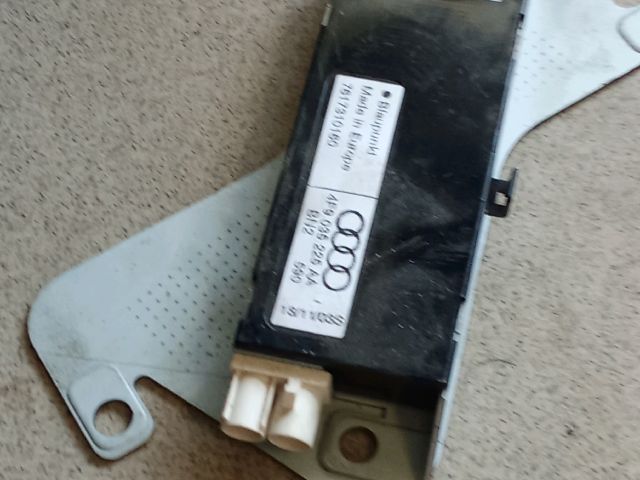 bontott AUDI A6 C6 Antenna Erősítő