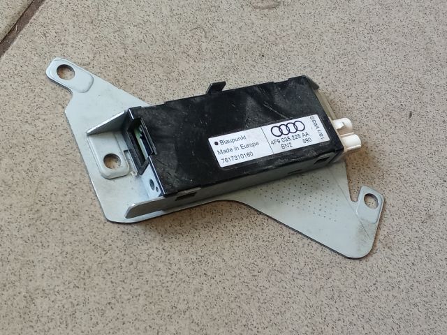 bontott AUDI A6 C6 Antenna Erősítő