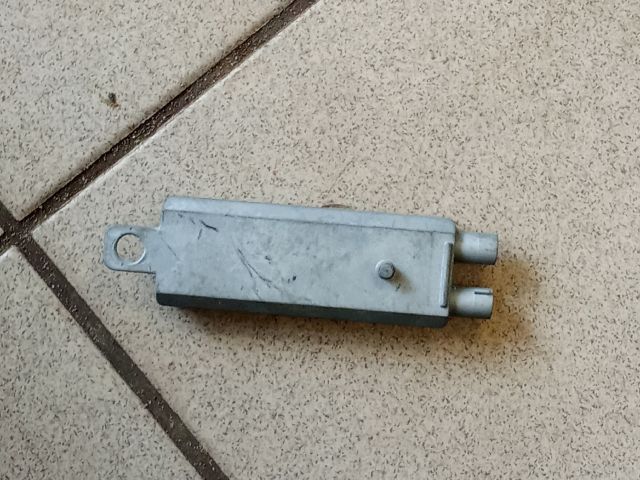 bontott AUDI A6 C6 Antenna Erősítő