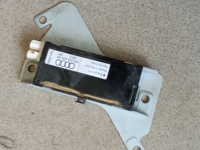 bontott AUDI A6 C6 Antenna Erősítő