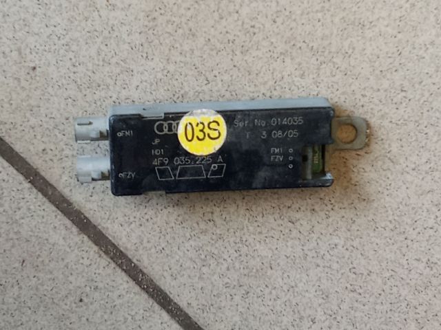 bontott AUDI A6 C6 Antenna Erősítő