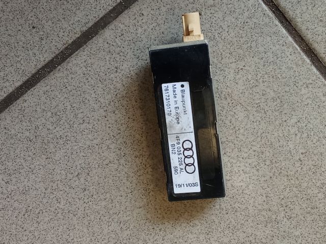 bontott AUDI A6 C6 Antenna Erősítő