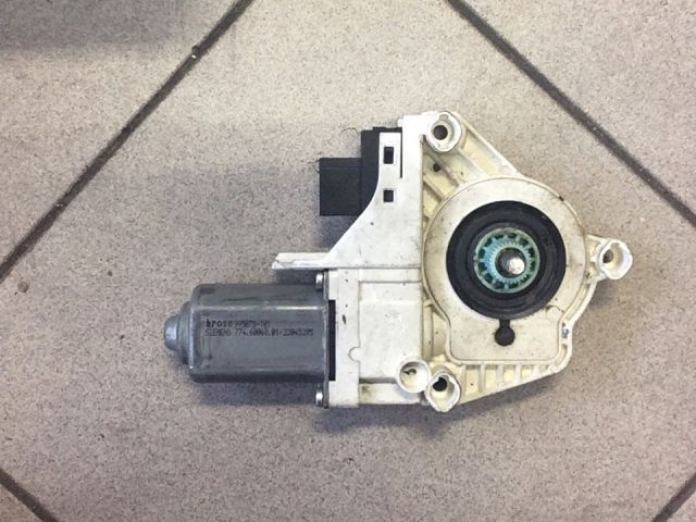 bontott AUDI A6 C6 Bal első Ablakemelő Motor
