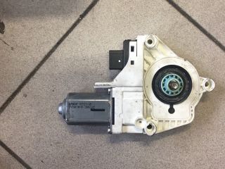 bontott AUDI A6 C6 Bal első Ablakemelő Motor