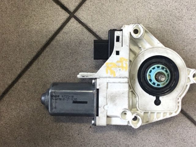 bontott AUDI A6 C6 Bal első Ablakemelő Motor