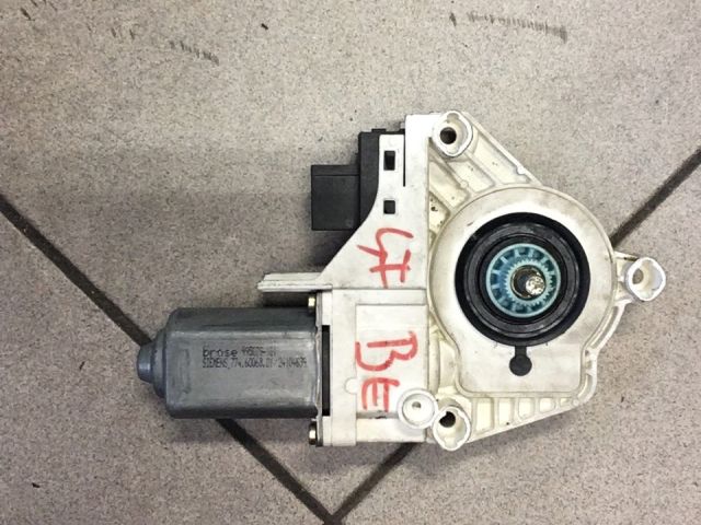 bontott AUDI A6 C6 Bal első Ablakemelő Motor