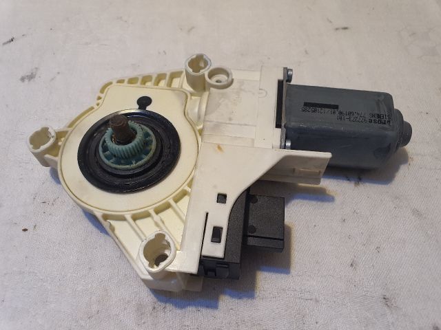 bontott AUDI A6 C6 Bal első Ablakemelő Motor