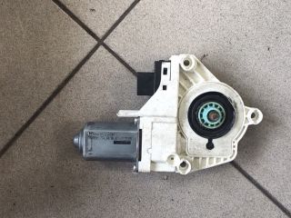 bontott AUDI A6 C6 Bal első Ablakemelő Motor