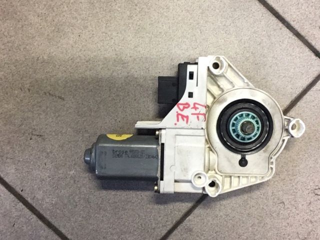 bontott AUDI A6 C6 Bal első Ablakemelő Motor