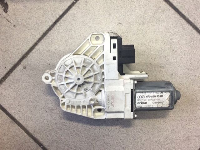 bontott AUDI A6 C6 Bal első Ablakemelő Motor