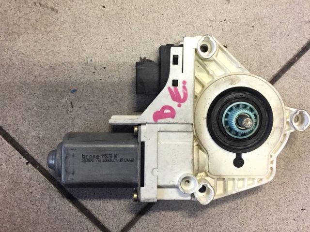 bontott AUDI A6 C6 Bal első Ablakemelő Motor