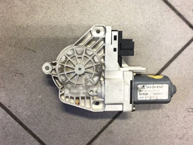 bontott AUDI A6 C6 Bal első Ablakemelő Motor