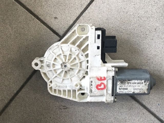 bontott AUDI A6 C6 Bal első Ablakemelő Motor