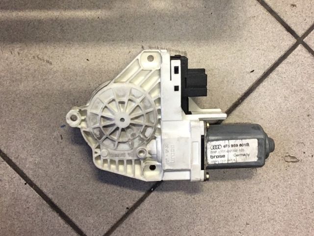 bontott AUDI A6 C6 Bal első Ablakemelő Motor