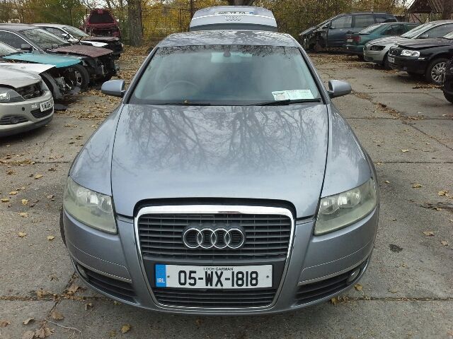 bontott AUDI A6 C6 Bal első Ajtó (Részeivel)