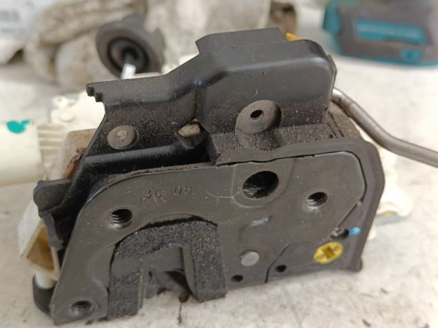 bontott AUDI A6 C6 Bal első Ajtózár