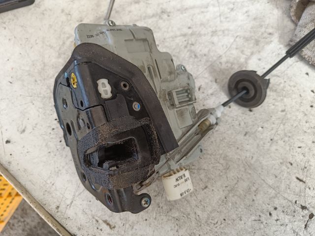 bontott AUDI A6 C6 Bal első Ajtózár