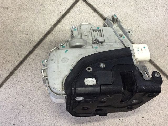 bontott AUDI A6 C6 Bal első Ajtózár