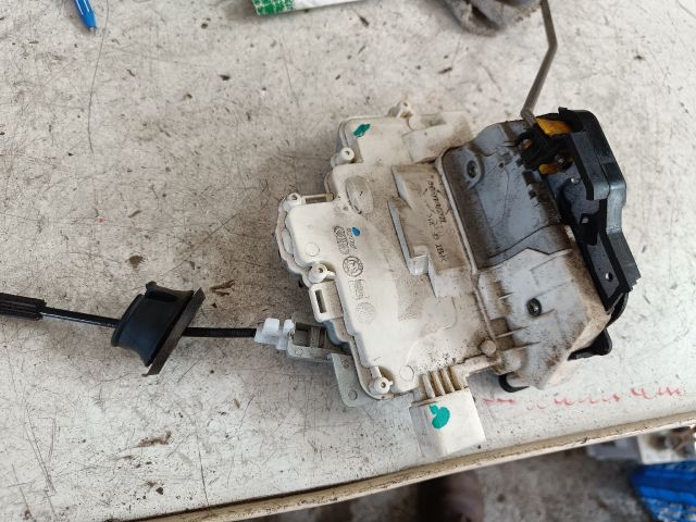 bontott AUDI A6 C6 Bal első Ajtózár