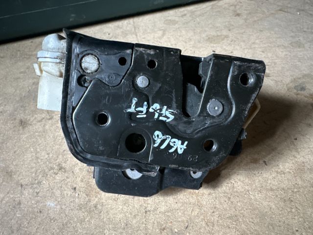 bontott AUDI A6 C6 Bal első Ajtózár