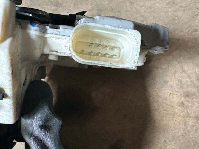 bontott AUDI A6 C6 Bal első Ajtózár