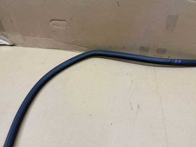 bontott AUDI A6 C6 Bal első Gumikéder