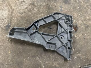 bontott AUDI A6 C6 Bal első Lökhárító Tartó (Műanyag)