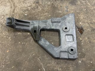 bontott AUDI A6 C6 Bal első Lökhárító Tartó (Műanyag)