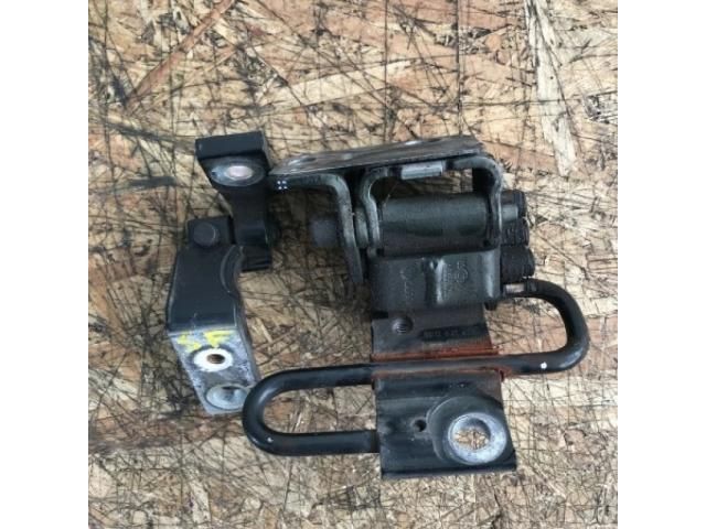 bontott AUDI A6 C6 Bal első Zsanér