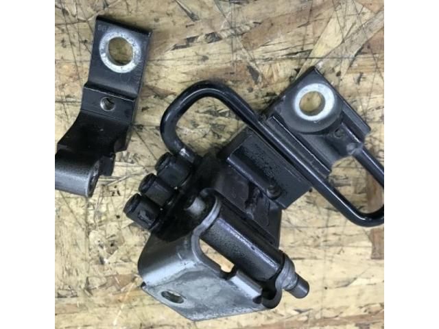 bontott AUDI A6 C6 Bal első Zsanér