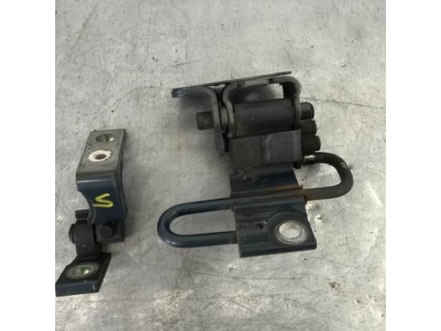 bontott AUDI A6 C6 Bal első Zsanér