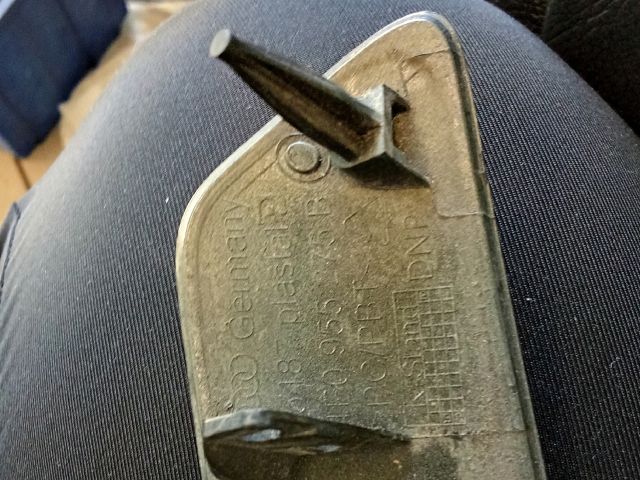 bontott AUDI A6 C6 Bal Fényszórómosó Fedél