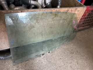 bontott AUDI A6 C6 Bal hátsó Ablak