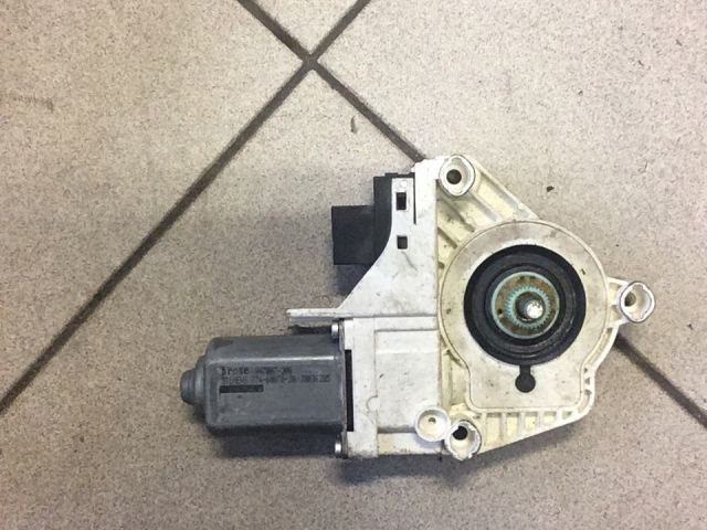 bontott AUDI A6 C6 Bal hátsó Ablakemelő Motor