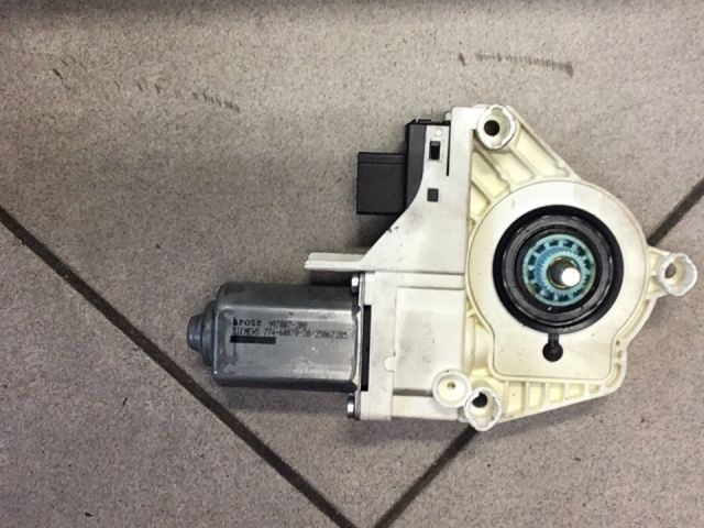 bontott AUDI A6 C6 Bal hátsó Ablakemelő Motor