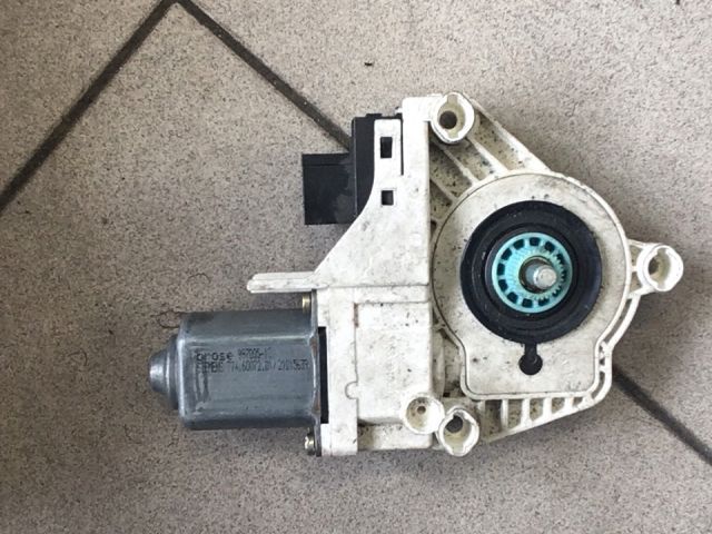 bontott AUDI A6 C6 Bal hátsó Ablakemelő Motor
