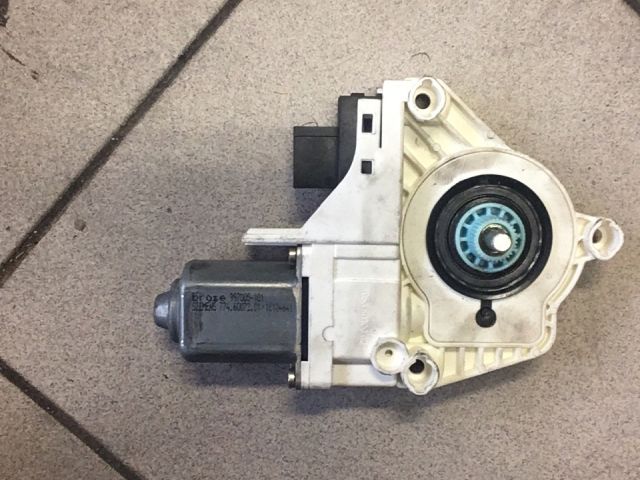 bontott AUDI A6 C6 Bal hátsó Ablakemelő Motor
